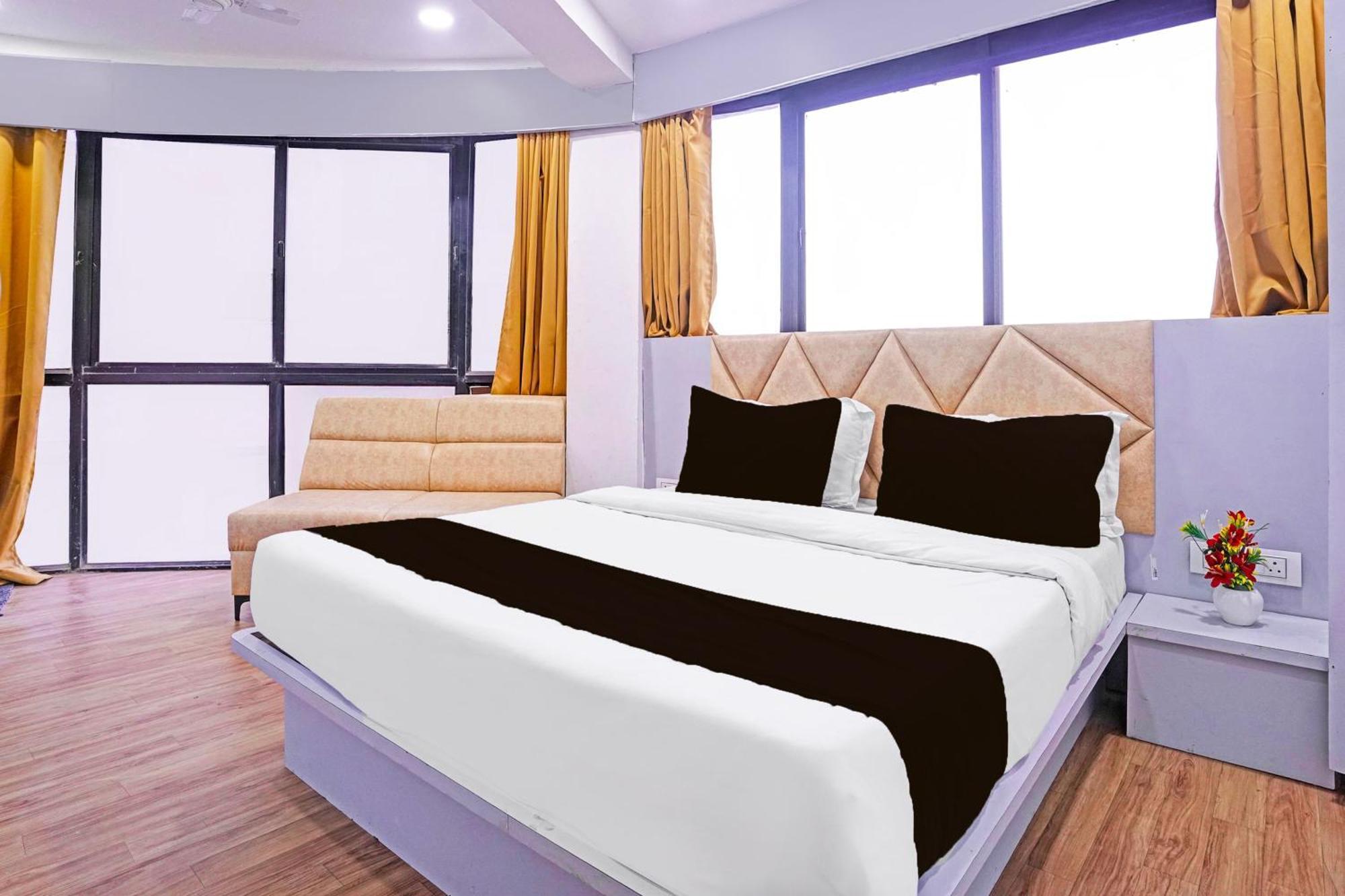 Hotel O Patang 24 아흐메다바드 외부 사진