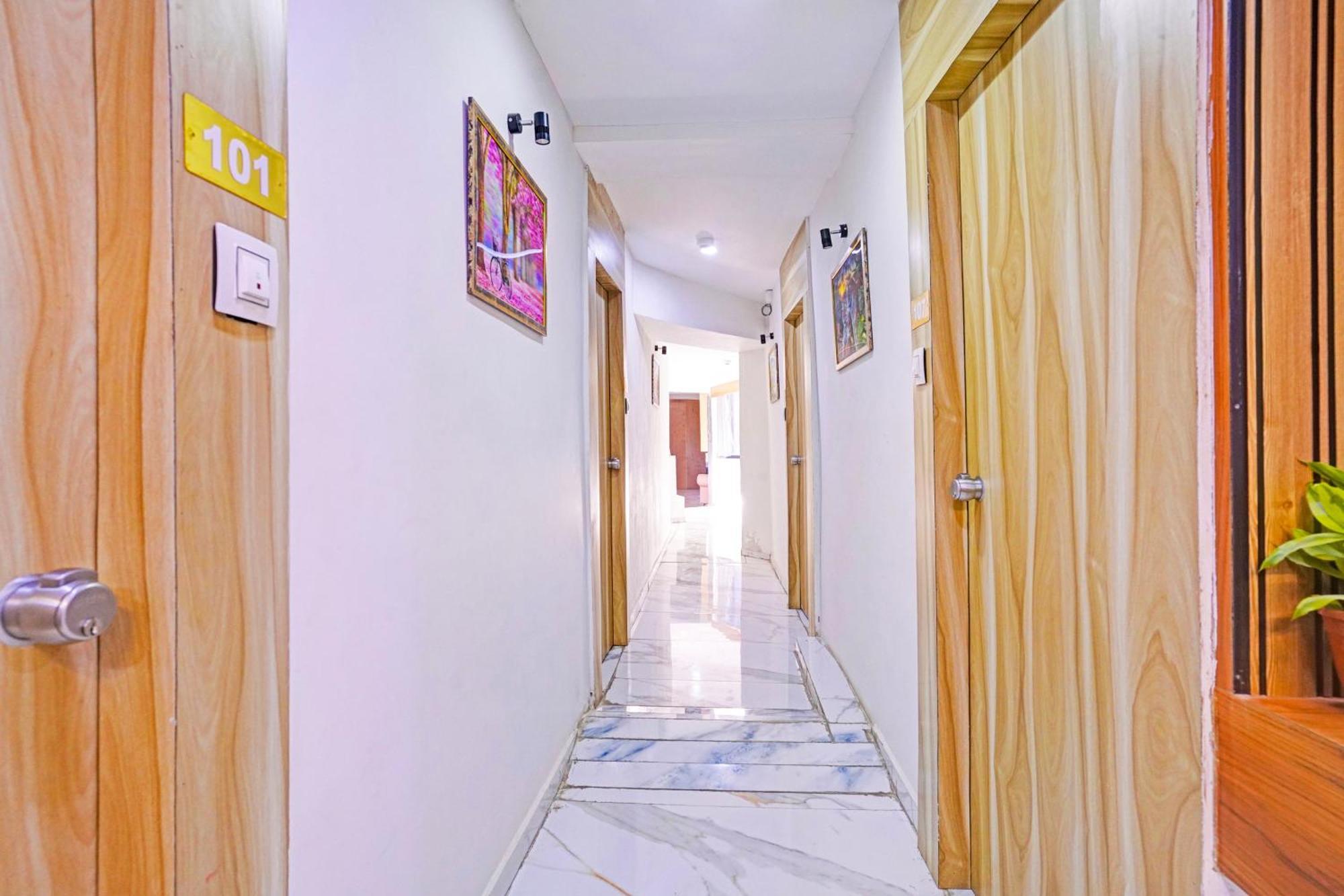 Hotel O Patang 24 아흐메다바드 외부 사진